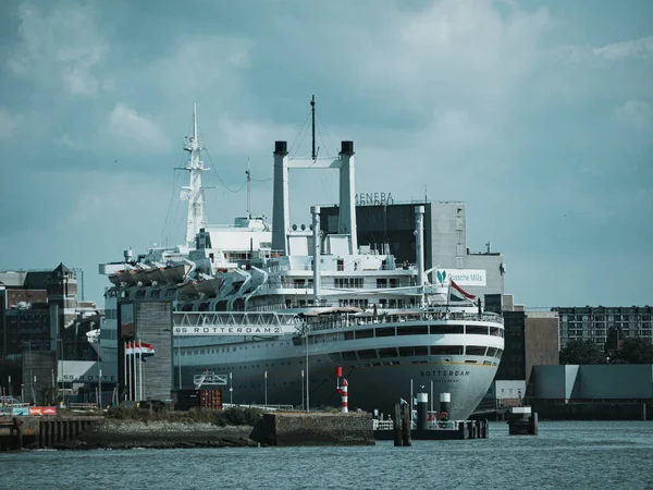 Statek Jest Dużym Promem Portu Morza Bałtyckiego — Zdjęcie stockowe