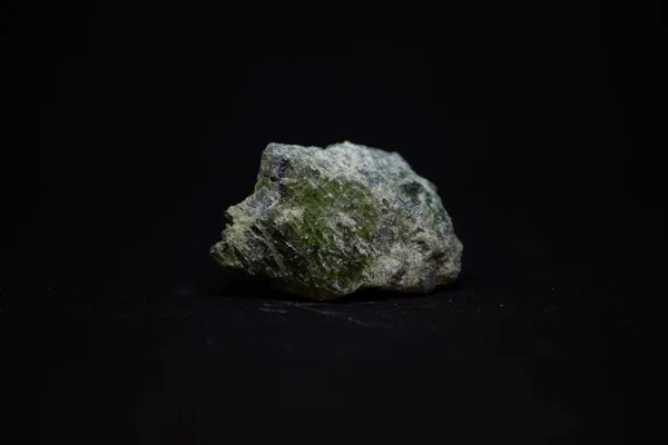 Macro Pedra Mineral Sobre Fundo Preto — Fotografia de Stock