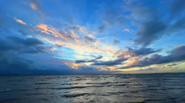 Vacker Solnedgång Över Havet — Stockfoto