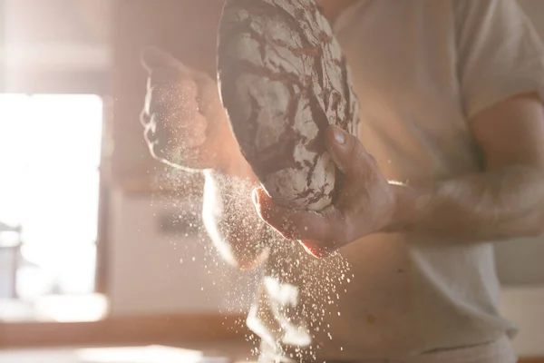 Giovane Donna Che Lava Mani Bagno — Foto Stock