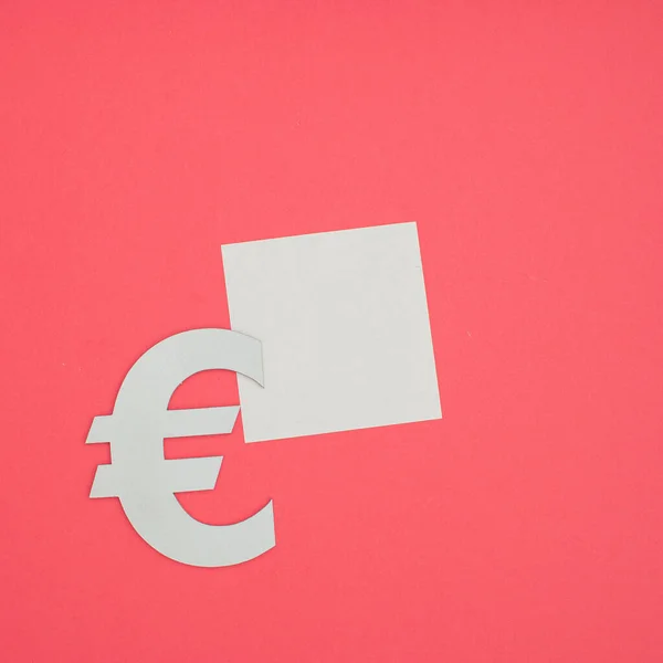 红色背景上欧元符号 — 图库照片