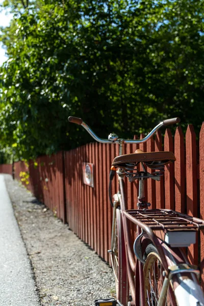 停在街上的自行车 — 图库照片