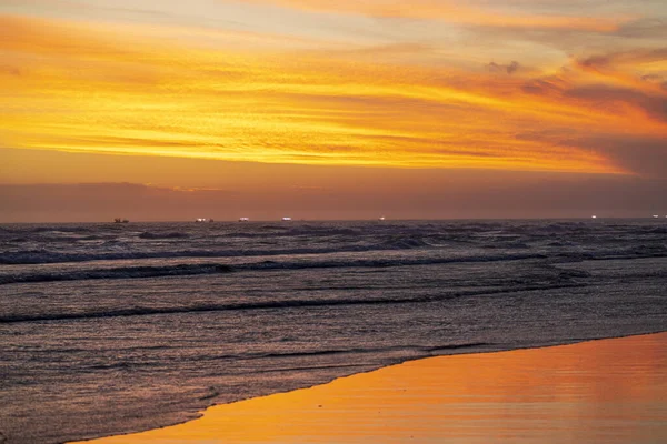 Bellissimo Tramonto Sulla Spiaggia — Foto Stock