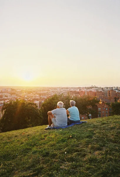 Couple Love Hill — Stock Photo, Image