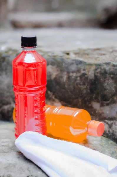 Бутылка Воды Бутылки Морской Соли Пляже — стоковое фото