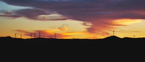 Větrné Turbíny Při Západu Slunce — Stock fotografie