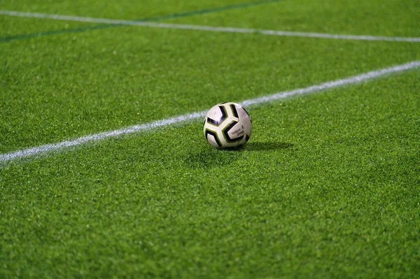 Piłka Nożna Trawie — Zdjęcie stockowe