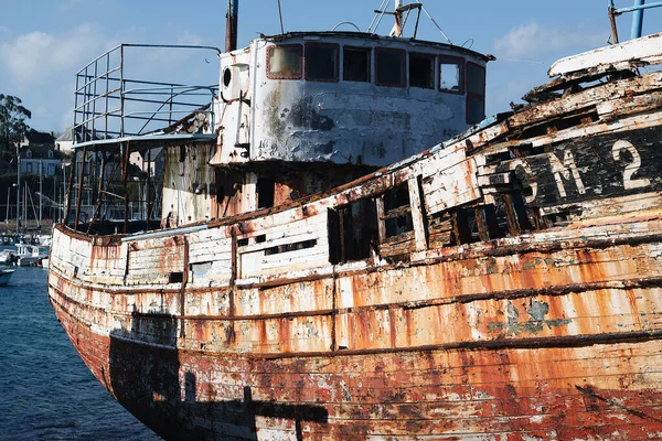 Velho Barco Enferrujado Porto Mar Mediterrâneo Norte Israel — Fotografia de Stock