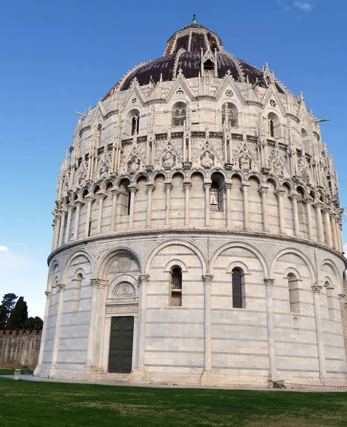 Pisa Italyan Circa Haziran 2017 Kutsal Kalbin Katedralinin Eğimli Kulesi — Stok fotoğraf