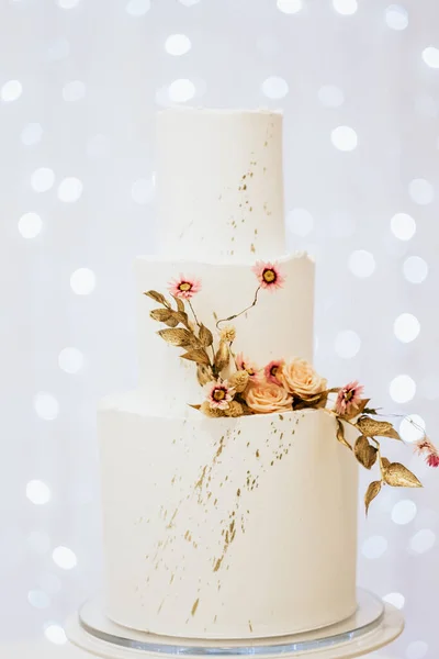 Pastel Boda Con Flores Velas — Foto de Stock