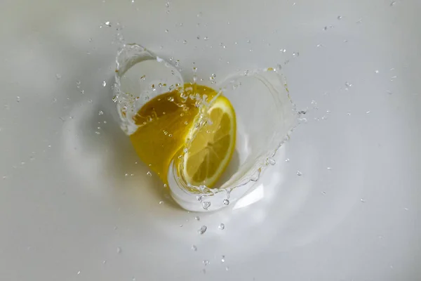 Fresh Lemon Glass Bowl White Background — Stock Photo, Image