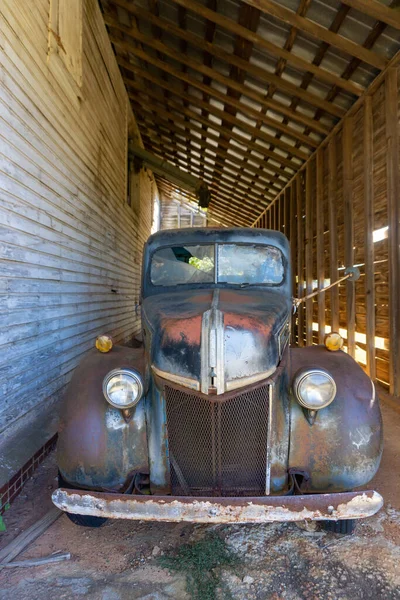 Vieille Voiture Abandonnée Dans Ville — Photo