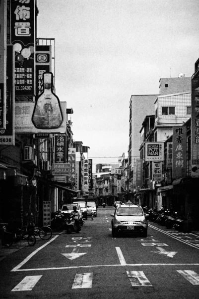 ストリートアートの白黒写真です — ストック写真