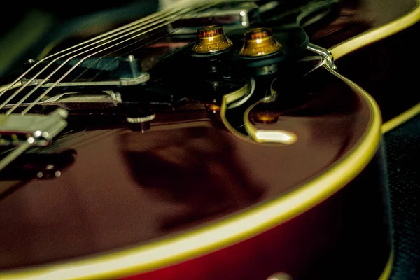 乐器背景音乐上的电吉他 — 图库照片