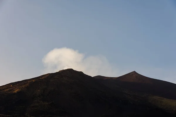 朝の山の美しい風景 — ストック写真