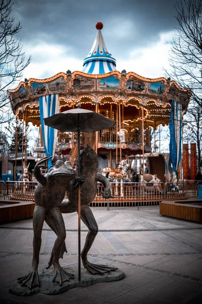 Carrousel Met Veel Mensen Het Park — Stockfoto