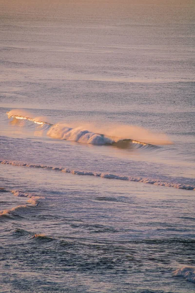 Морські Хвилі Узбережжі Острова — стокове фото