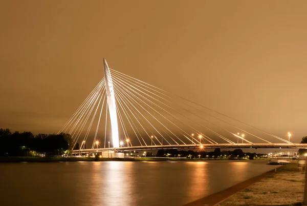 タイのバンコクの川に架かる橋です — ストック写真