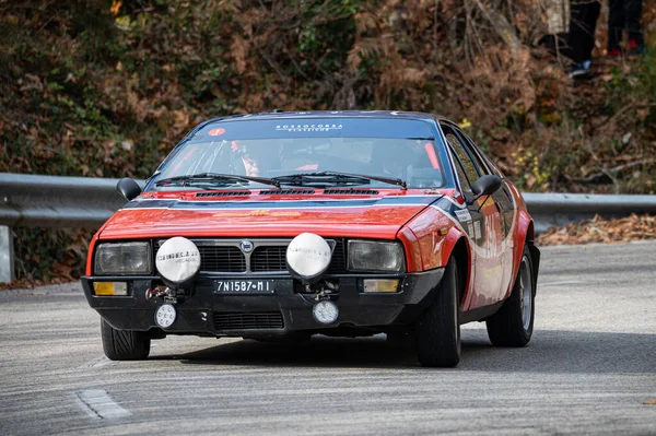 Coche Carreras Vintage Montar Carretera Durante Campeonato — Foto de Stock