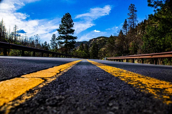 Dağlarda Yol — Stok fotoğraf