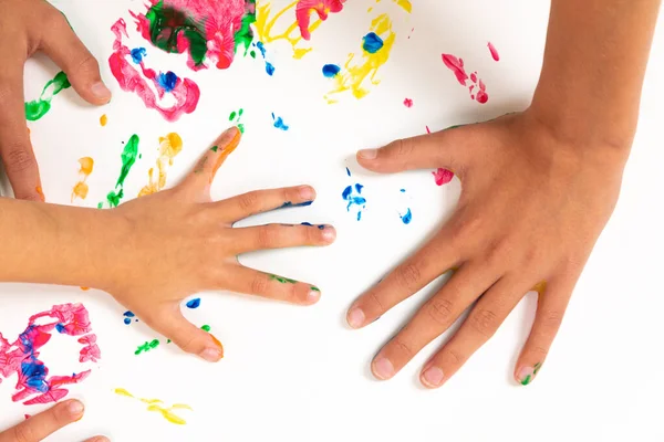 Mãos Crianças Com Unhas Coloridas Fundo Branco — Fotografia de Stock