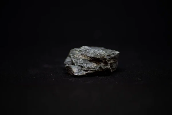 Макро Знімок Шматка Каменю Чорному Фоні — стокове фото