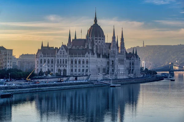 Budapest Hungary July 2018 Visão Edifício Parlamento Húngaro Rio Danúbio — Fotografia de Stock