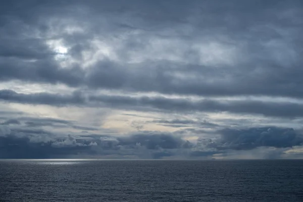 Nubes Tormentosas Sobre Mar —  Fotos de Stock