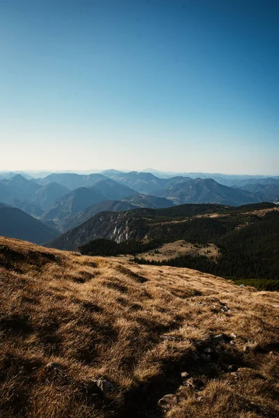 Beau Paysage Avec Montagnes Ciel Bleu — Photo