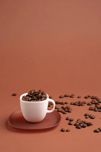 一杯咖啡豆色背景咖啡 — 图库照片