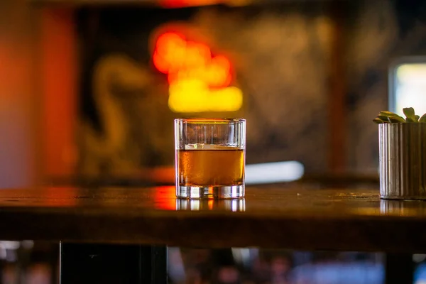 Glas Whisky Mit Eis Und Rotwein — Stockfoto