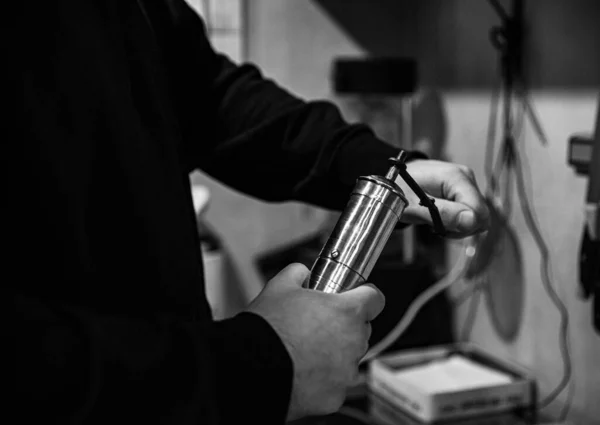 咖啡制作工艺黑白照片 — 图库照片