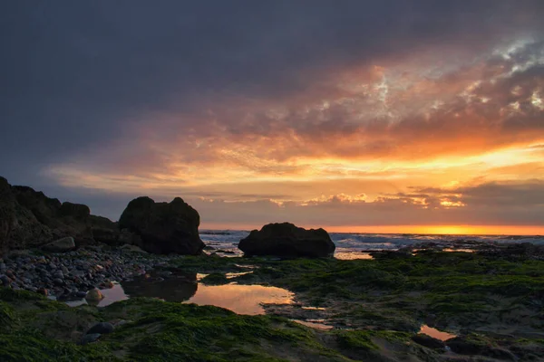 Denizin Üzerinde Güzel Bir Gün Batımı — Stok fotoğraf