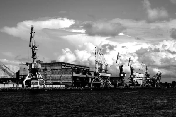 Foto Blanco Negro Del Puerto Del Mar Báltico — Foto de Stock