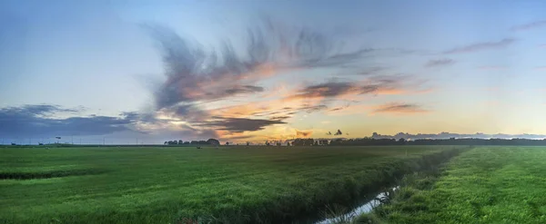 Belo Pôr Sol Sobre Lago — Fotografia de Stock