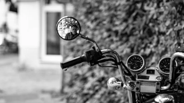 Oude Fiets Geparkeerd Straat — Stockfoto