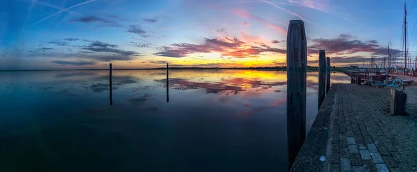 Krásný Západ Slunce Nad Jezerem — Stock fotografie