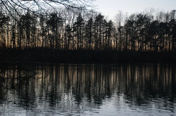 Bela Paisagem Com Lago Fundo — Fotografia de Stock