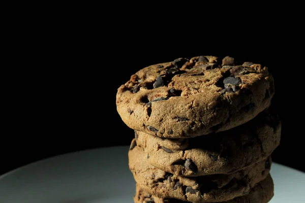 Choklad Chip Cookies Svart Bakgrund — Stockfoto