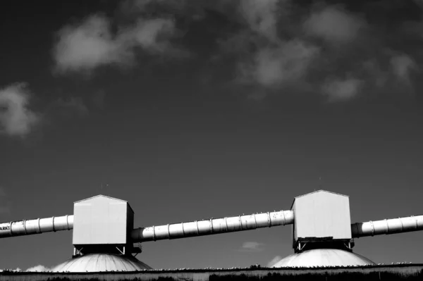 现代建筑的黑白照片 — 图库照片
