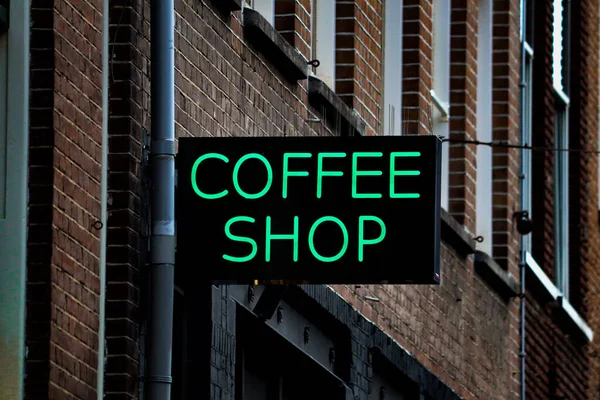 Уличная Вывеска Кофейня — стоковое фото