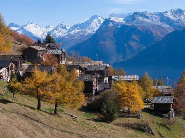 Осенний Пейзаж Снегом Горами — стоковое фото