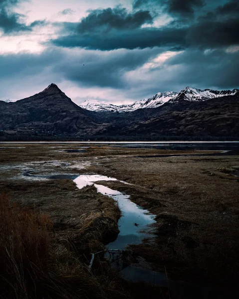 Hermoso Paisaje Con Montañas Lago — Foto de Stock