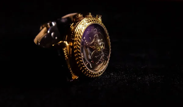Gold Jewelry Watch Black Background — Stock Photo, Image