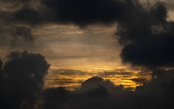 Cielo Hermoso Atardecer Con Nubes —  Fotos de Stock