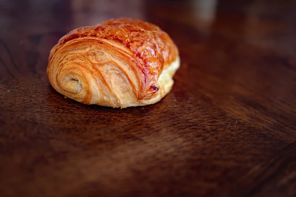 Friss Croissant Egy Asztalon — Stock Fotó