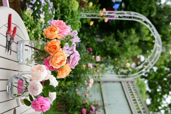 Bellissimo Bouquet Sposa Con Rose Fiori Bianchi — Foto Stock