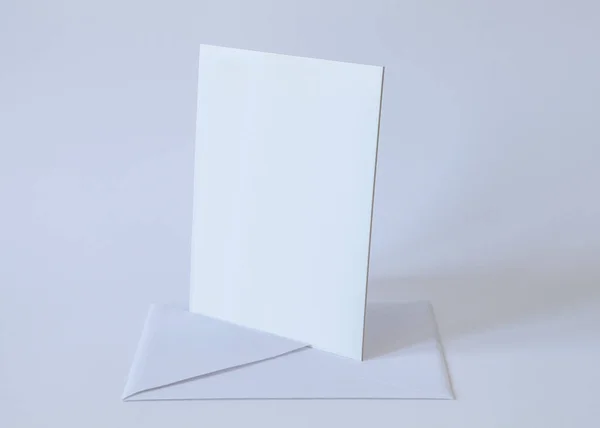 Biała Kartka Papieru Niebieskim Tle Renderowanie — Zdjęcie stockowe