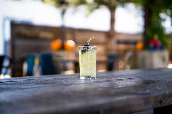 Glas Frische Limonade Auf Dem Tisch Café — Stockfoto