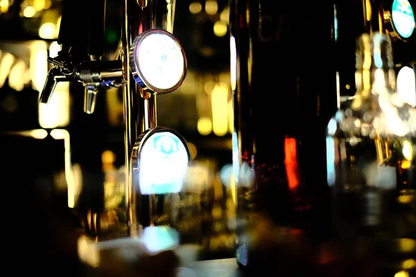 Verre Bière Sur Table Dans Nuit — Photo